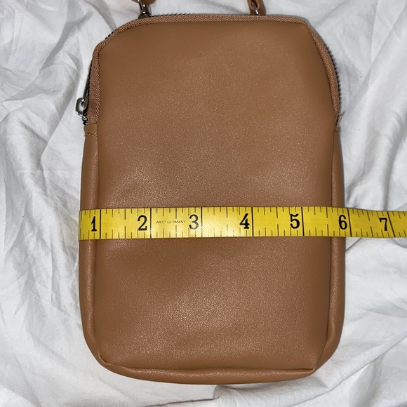 Jean Coutu Canadian women’s tan cross body purse. NWOT. - Picture 8 of 12